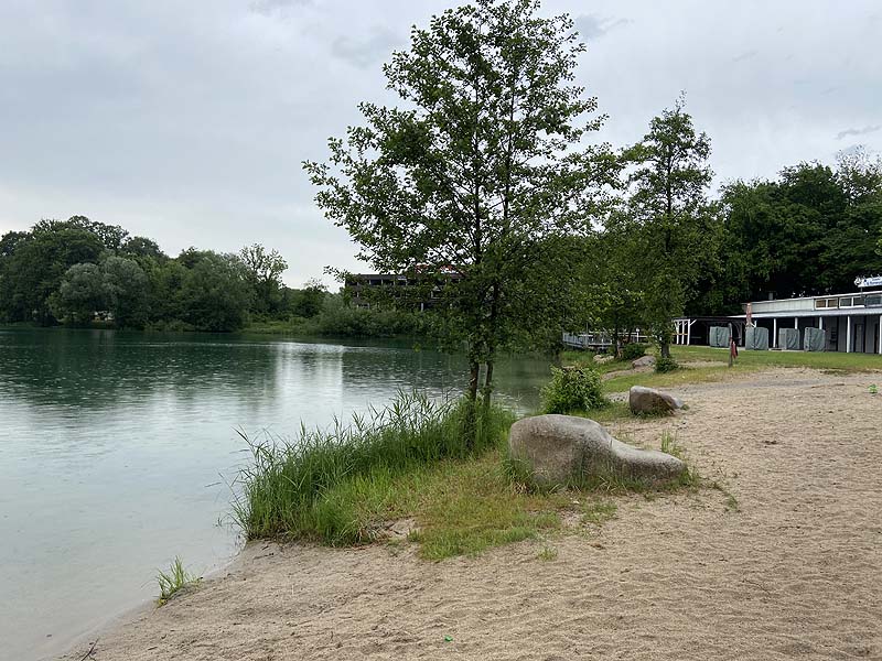 Der Badesee Achernsee in Achern in Baden-Württemberg