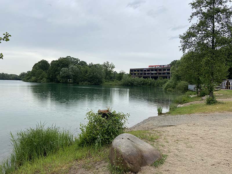 Der Badesee Achernsee in Achern in Baden-Württemberg