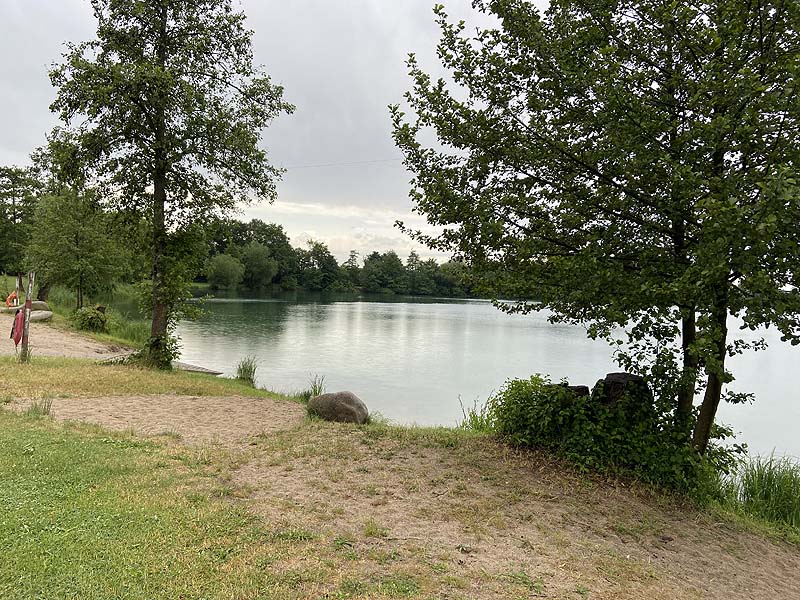 Der Badesee Achernsee in Achern in Baden-Württemberg