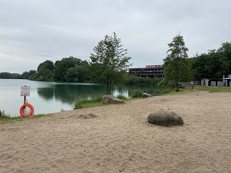 Der Badesee Achernsee in Achern in Baden-Württemberg