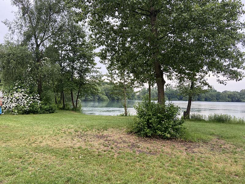 Der Badesee Achernsee in Achern in Baden-Württemberg