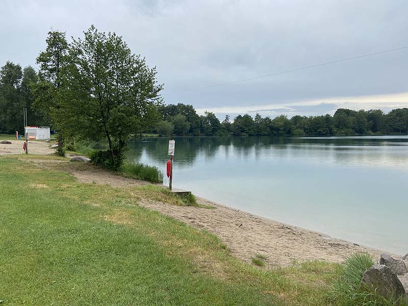 Der Badesee Achernsee in Achern in Baden-Württemberg