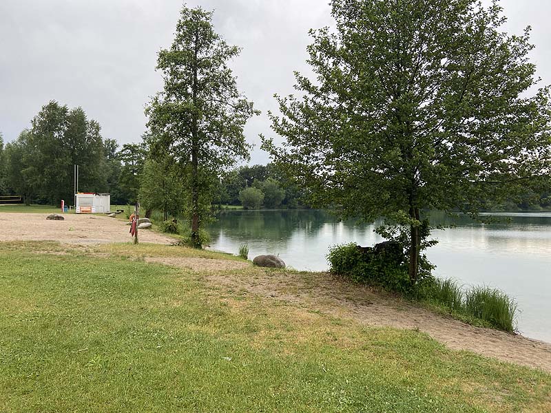 Der Badesee Achernsee in Achern in Baden-Württemberg