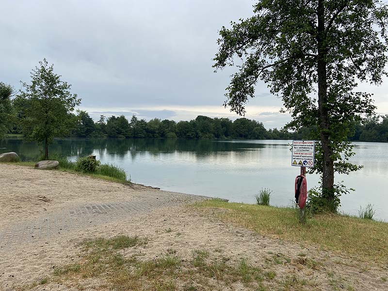 Der Badesee Achernsee in Achern in Baden-Württemberg