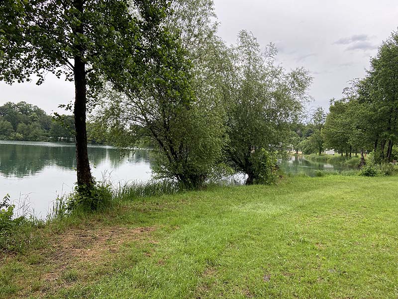 Der Badesee Achernsee in Achern in Baden-Württemberg