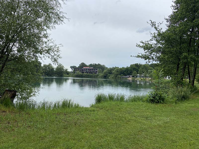 Der Badesee Achernsee in Achern in Baden-Württemberg