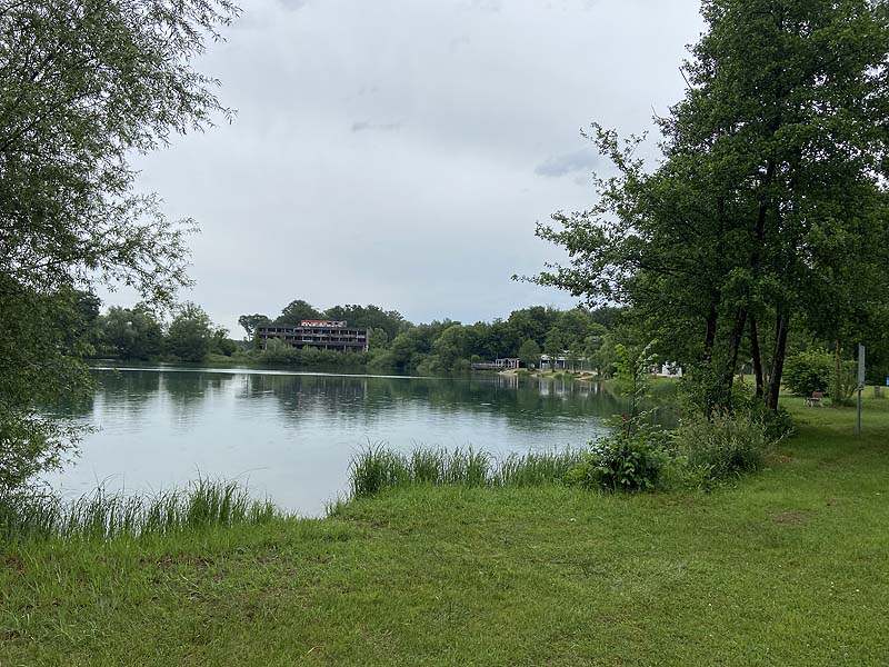 Der Badesee Achernsee in Achern in Baden-Württemberg