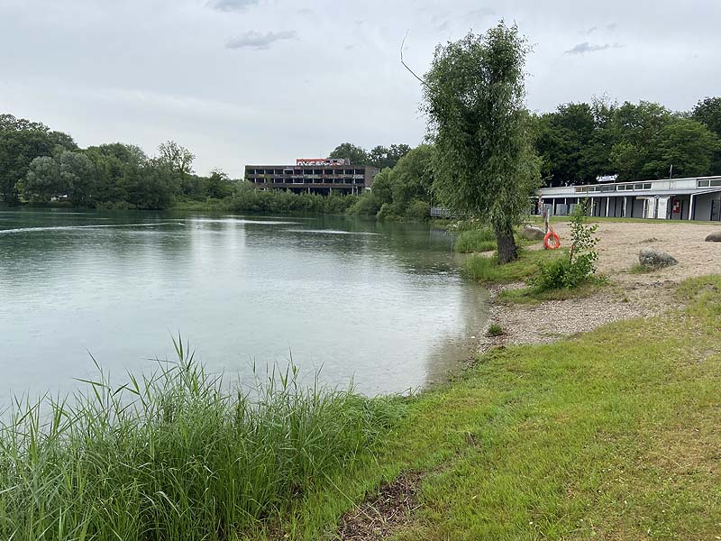 Der Badesee Achernsee in Achern in Baden-Württemberg