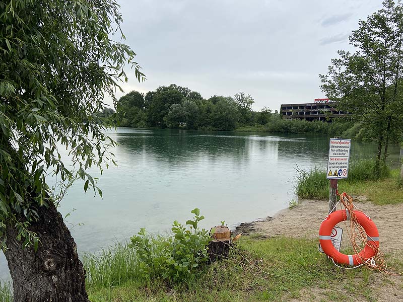 Der Badesee Achernsee in Achern in Baden-Württemberg