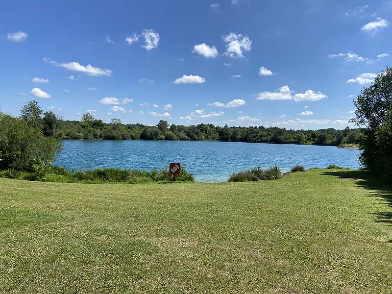 Der Badesee Bibione in Oberndorf am Lech in Bayern