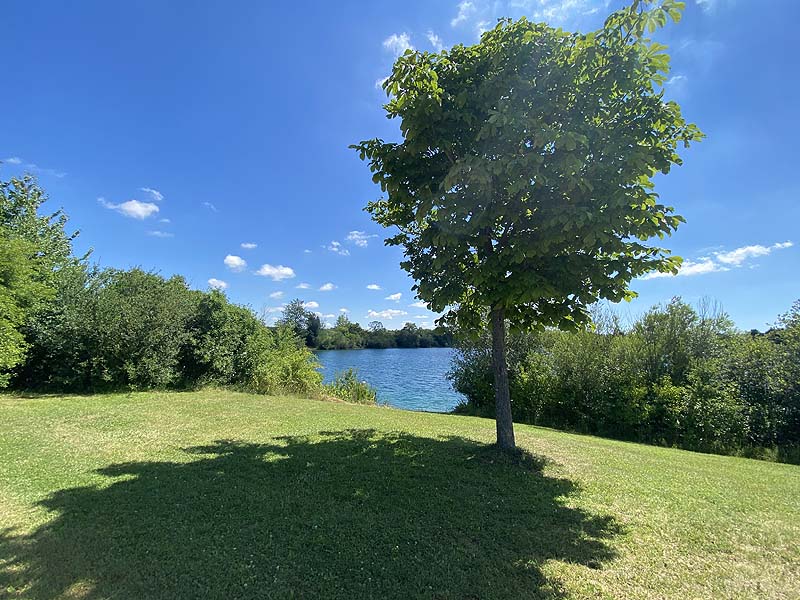 Der Badesee Bibione in Oberndorf am Lech in Bayern