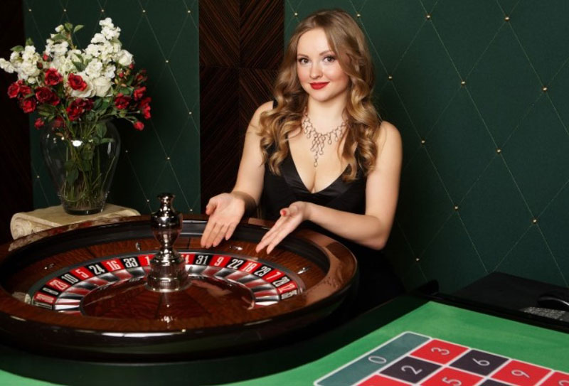 Frau am Roulette