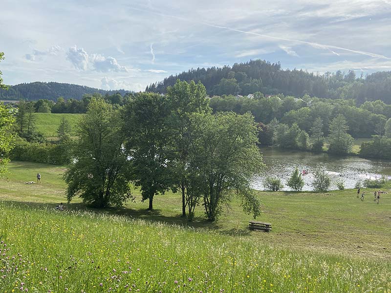 Der Badesee Diebach-Stausee in Fichtenberg in Baden-Württemberg