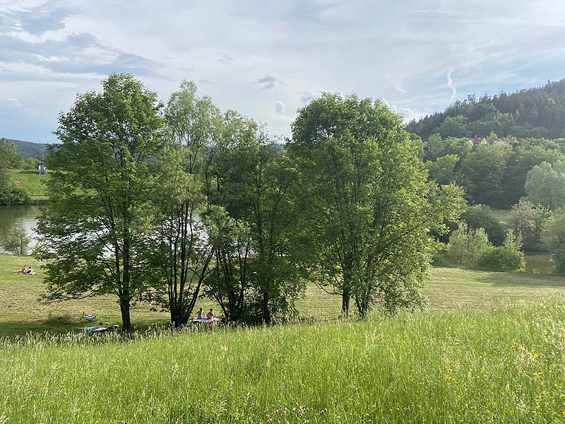 Der Badesee Diebach-Stausee in Fichtenberg in Baden-Württemberg