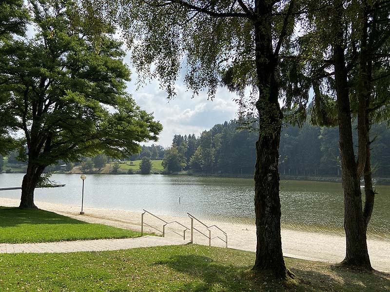 Der Badesee Eginger See in Eging am See