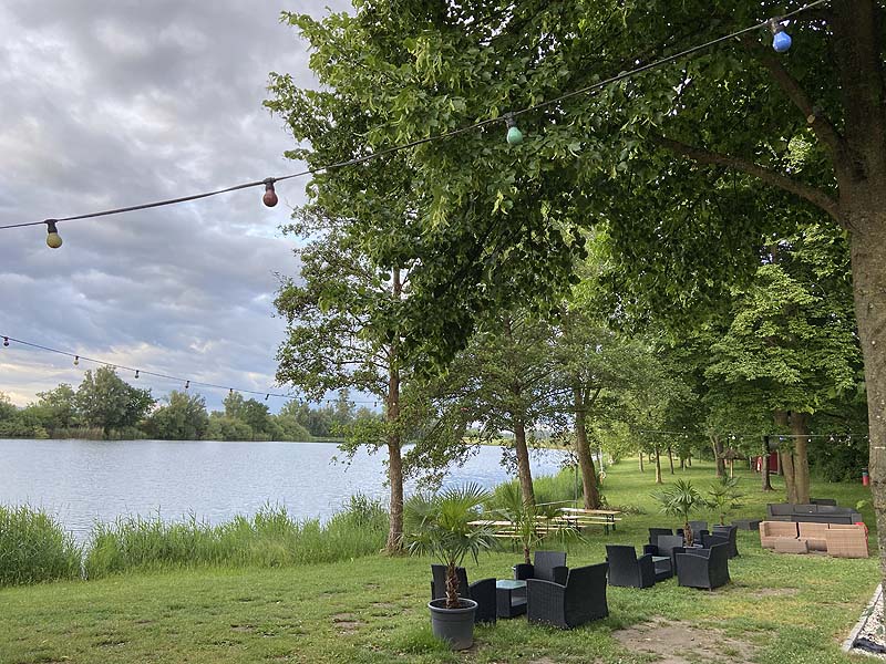 Der Badesee Erländersee in Hügelsheim in Baden-Württemberg