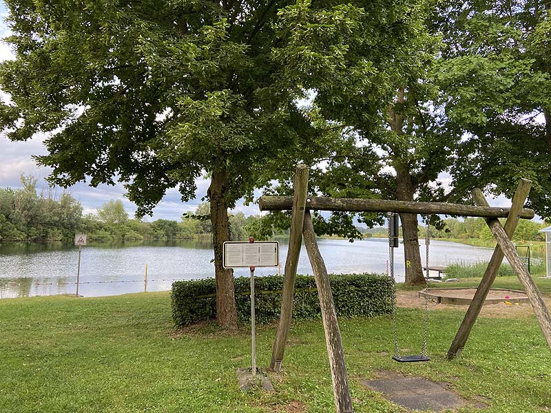 Der Badesee Erländersee in Hügelsheim in Baden-Württemberg