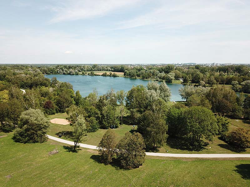 Luftaufnahme vom Feldmochinger See in München aus dem Jahr 2019