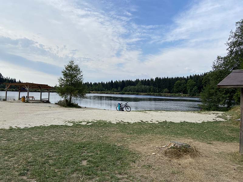 Der Badesee Fichtelsee in Fichtelberg