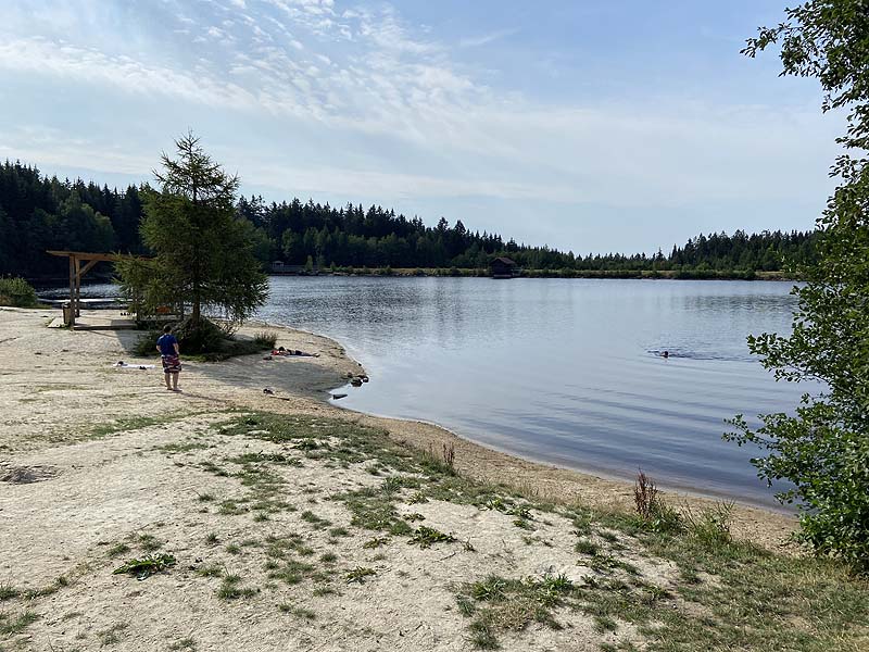 Der Badesee Fichtelsee in Fichtelberg