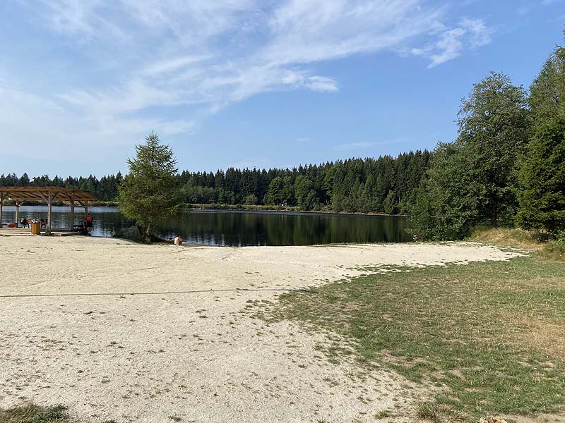 Der Badesee Fichtelsee in Fichtelberg
