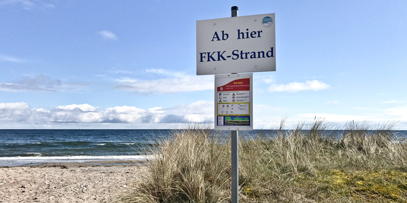 FKK-Schild am Rosenfelder Strand - Startseite Nacktabden in Hessen