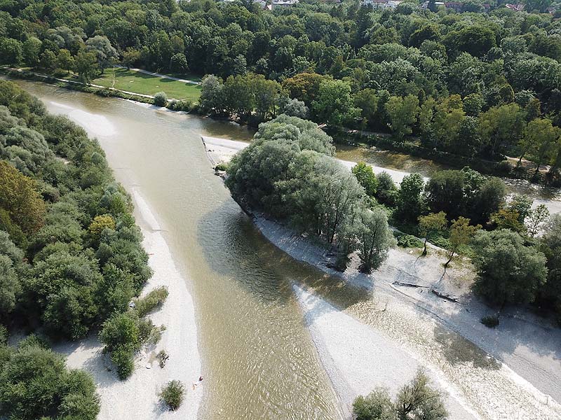 Luftbild, Luftaufnahme FKK Isar Kiesbank Flaucher in München