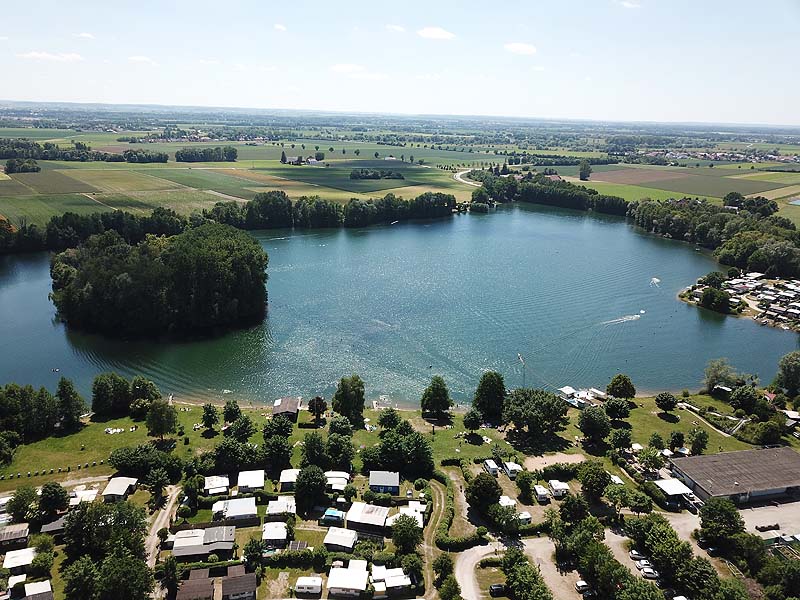 Luftaufnahme, Luftbild vom Friedenhainsee in Parkstetten bei Straubing