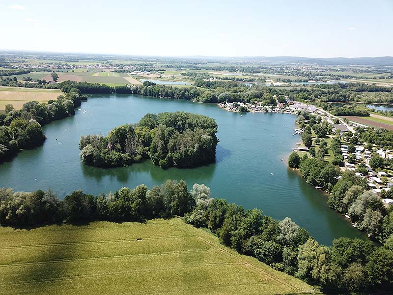 Luftaufnahme, Luftbild vom Friedenhainsee in Parkstetten bei Straubing