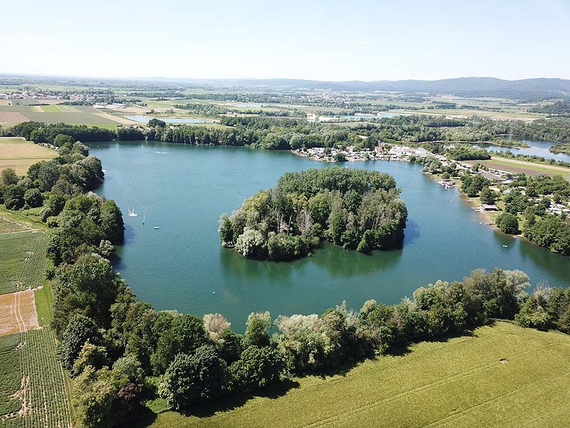 Luftaufnahme, Luftbild vom Friedenhainsee in Parkstetten bei Straubing