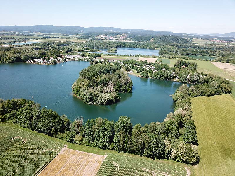 Luftaufnahme, Luftbild vom Friedenhainsee in Parkstetten bei Straubing