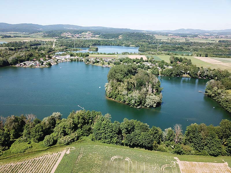 Luftaufnahme, Luftbild vom Friedenhainsee in Parkstetten bei Straubing