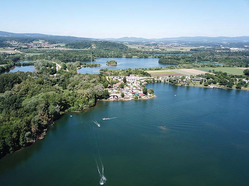 Luftaufnahme, Luftbild vom Friedenhainsee in Parkstetten bei Straubing