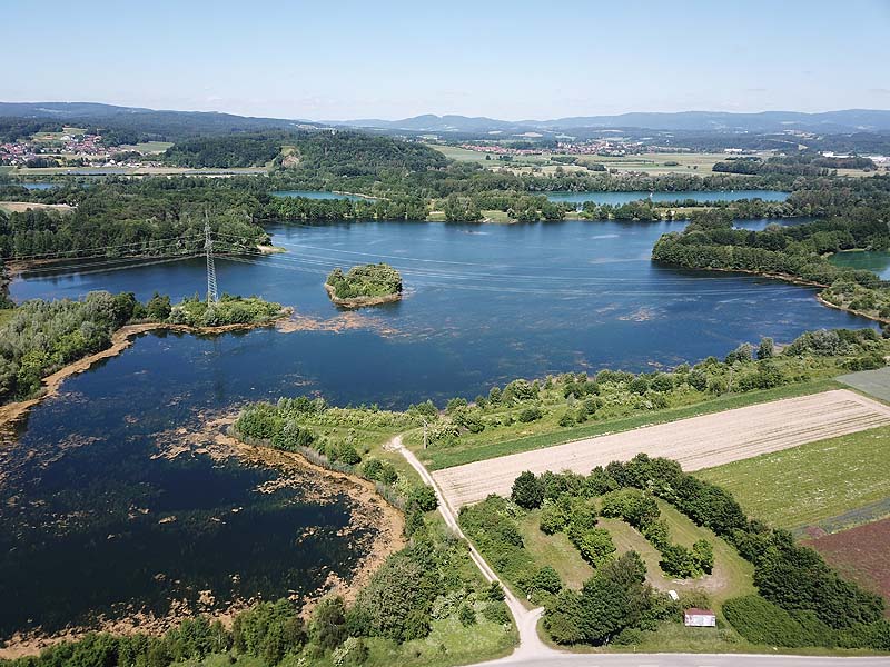 Luftaufnahme, Luftbild vom Friedenhainsee in Parkstetten bei Straubing