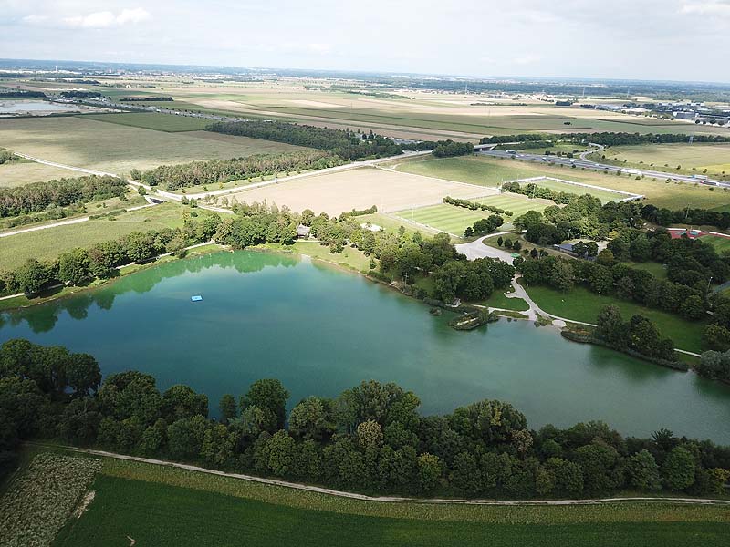 Luftaufnahme, Luftbild vom Badesee Garchinger See in Garching bei München