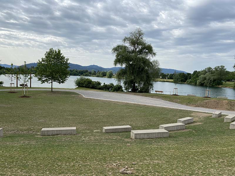 Der Badesee Strandbad Gifiz in Offenburg in Baden-Württemberg