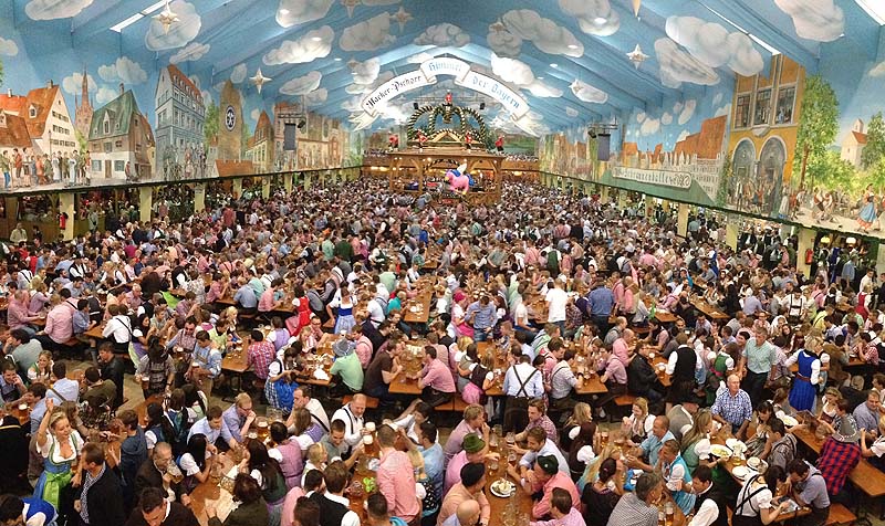 Das Hacker-Festzelt auf dem Münchner Oktoberfest (Hacker-Pschorr)