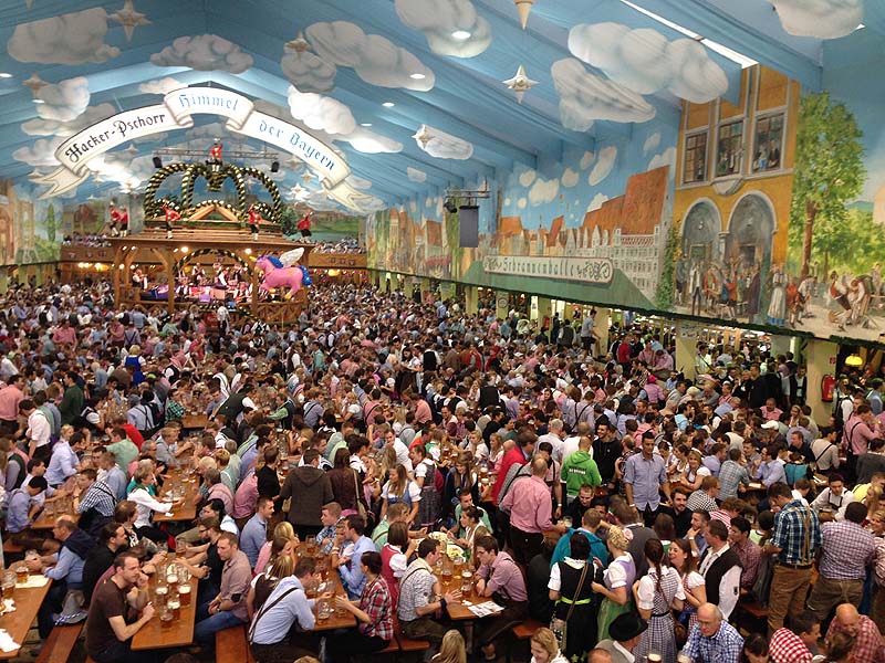 Das Hacker-Festzelt auf dem Münchner Oktoberfest (Hacker-Pschorr)