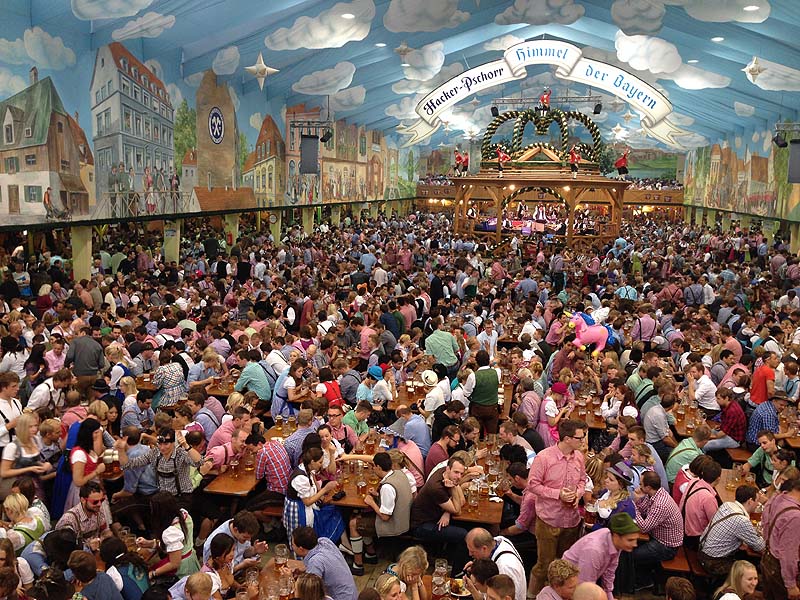 Das Hacker-Festzelt auf dem Münchner Oktoberfest (Hacker-Pschorr)