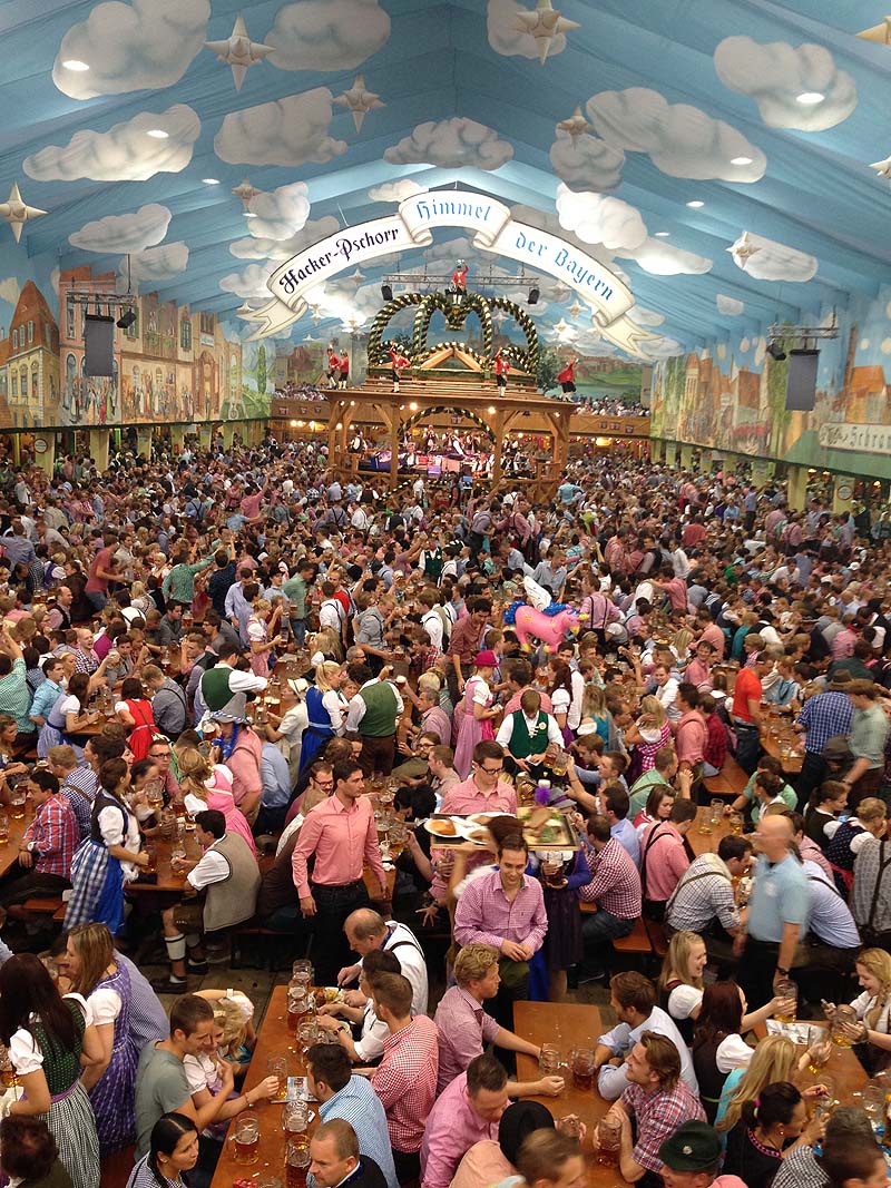 Das Hacker-Festzelt auf dem Münchner Oktoberfest (Hacker-Pschorr)