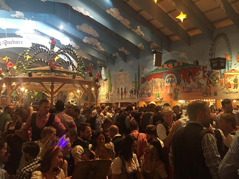 Das Hacker-Festzelt auf dem Münchner Oktoberfest (Hacker-Pschorr)