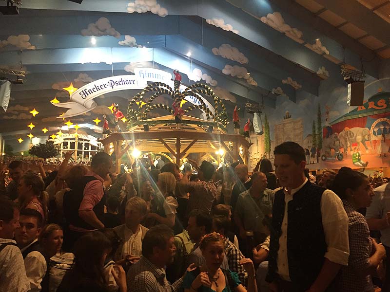 Das Hacker-Festzelt auf dem Münchner Oktoberfest (Hacker-Pschorr)