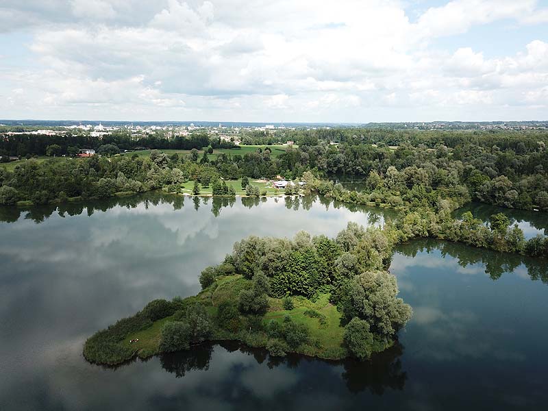 Luftaufnahme vom Happingerausee in Rosenheim