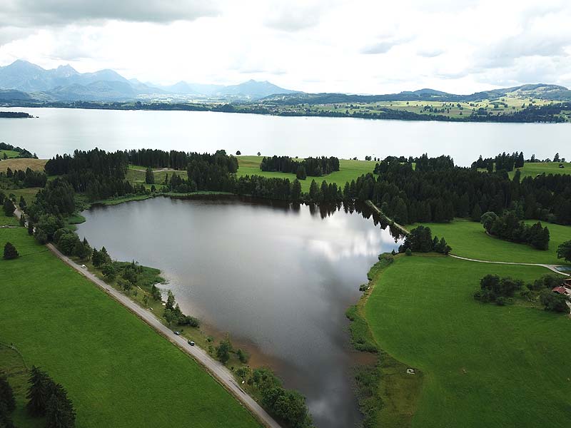Luftaufnahme, Luftbild vom Hegratsrieder See in Halblech-Hegratsried