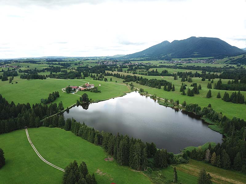 Luftaufnahme, Luftbild vom Hegratsrieder See in Halblech-Hegratsried