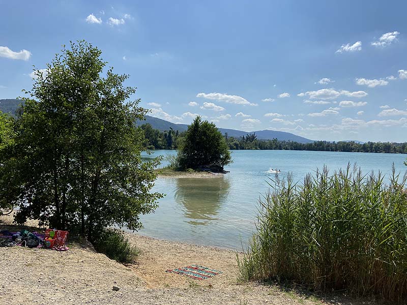 Der Sulzbacher See (Hurstsee) in Ettlingen (Landkreis Karlsruhe)