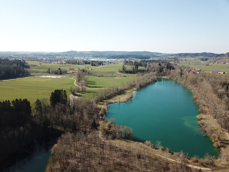 Luftaufnahme, Luftbild vom Burkwanger Baggersee in Isny
