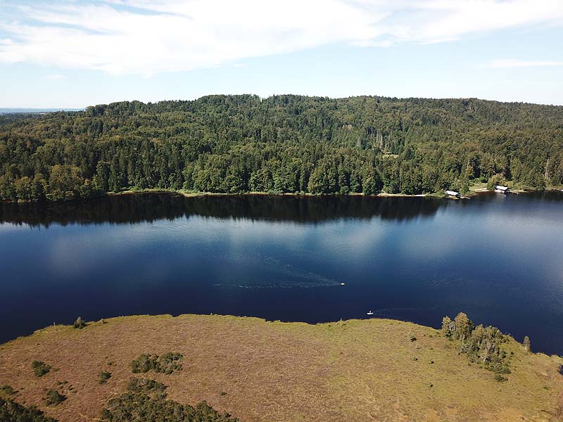 Luftaufnahme, Luftbild vom Kirchsee bei Bad Tölz
