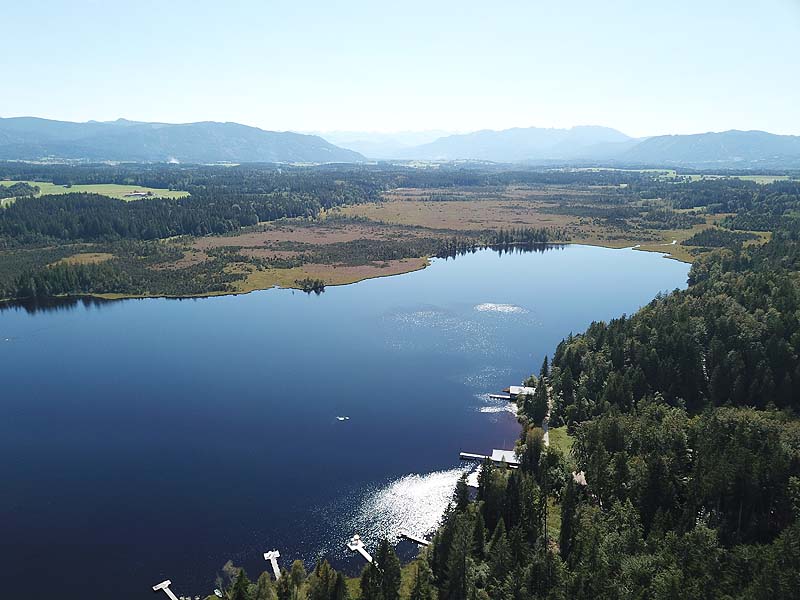 Luftaufnahme, Luftbild vom Kirchsee bei Bad Tölz