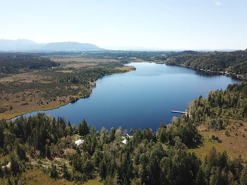 Luftaufnahme, Luftbild vom Kirchsee bei Bad Tölz